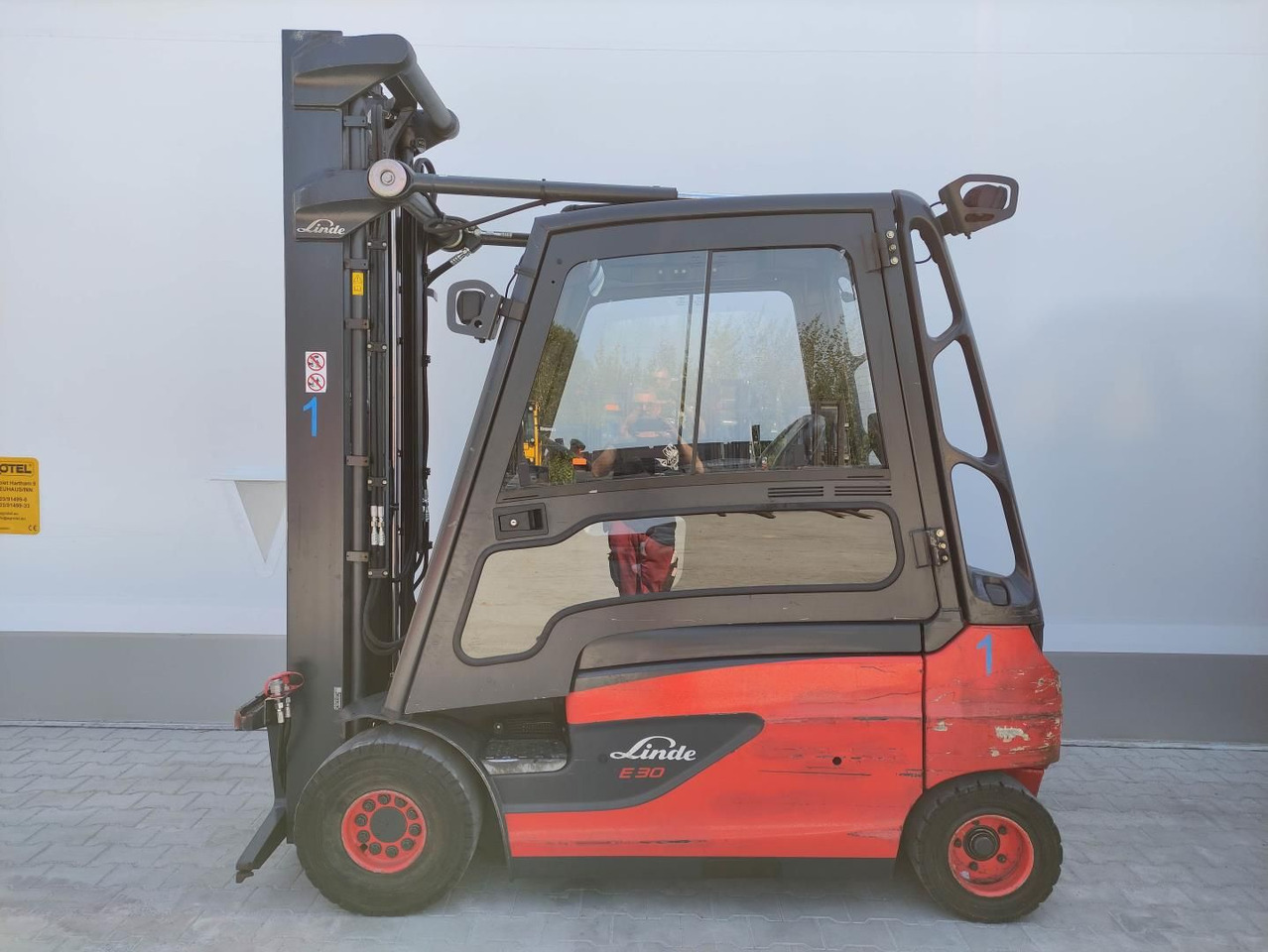 Linde E30L-01-387 - رافعة شوكية كهربائية: صور 1 Linde E30L-01-387 - رافعة شوكية كهربائية: صور 1