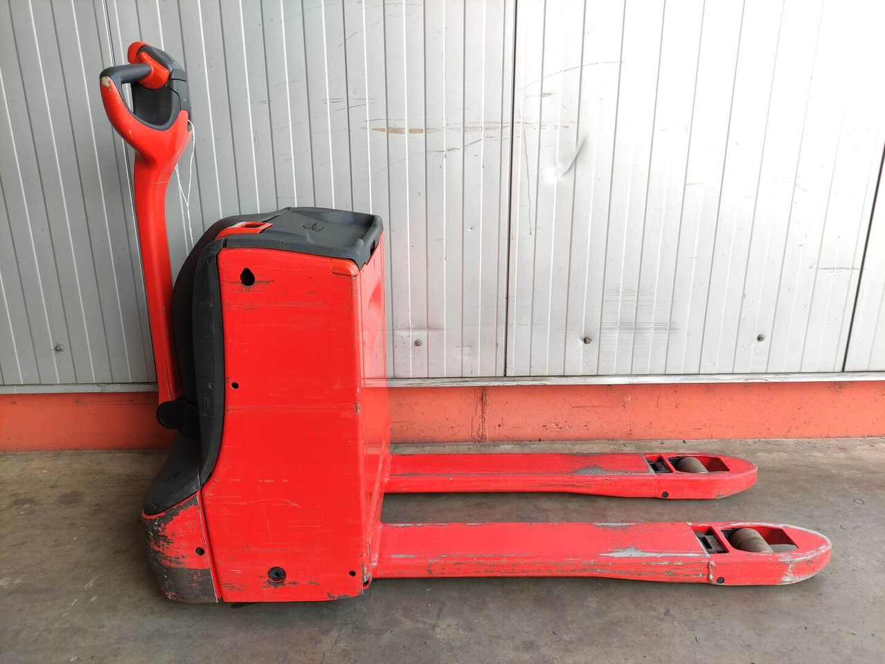 Linde T16-1152 - معدات الرفع منخفض المستوى: صور 2 Linde T16-1152 - معدات الرفع منخفض المستوى: صور 2