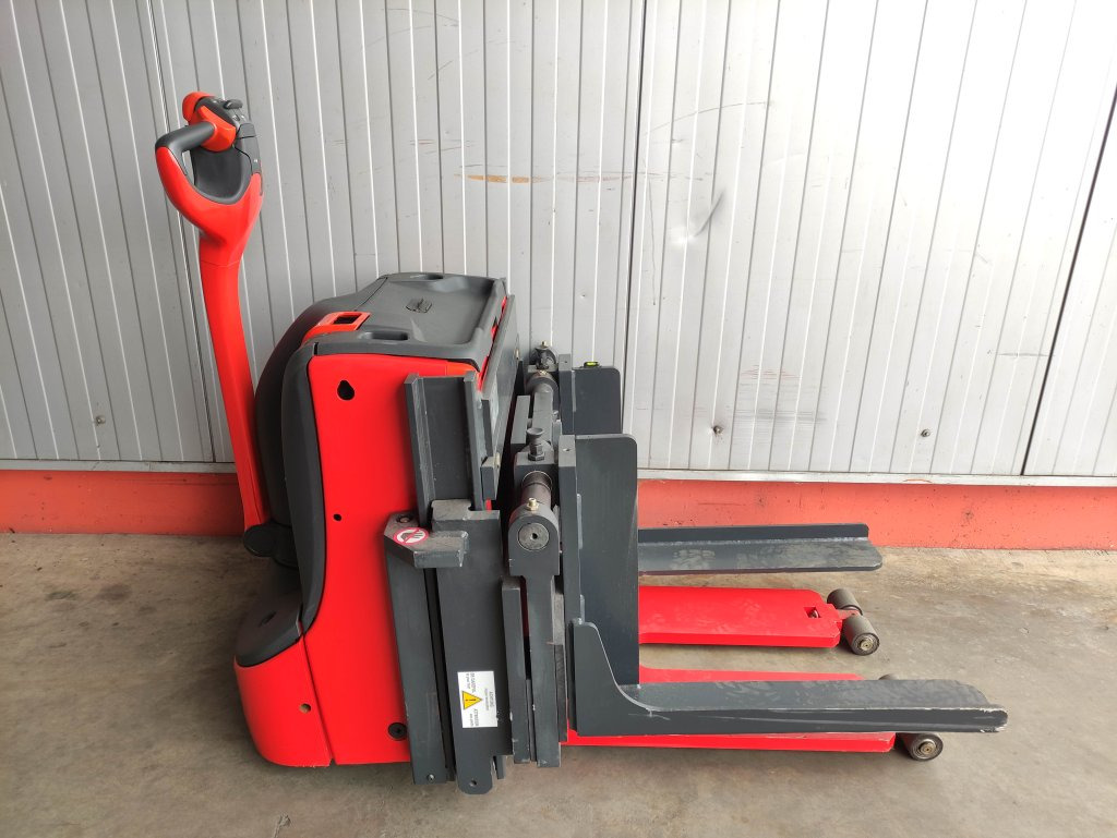 Linde T20 *Sonderbau-Batteriewechselwagen-388* - معدات تكديس: صور 2 Linde T20 *Sonderbau-Batteriewechselwagen-388* - معدات تكديس: صور 2