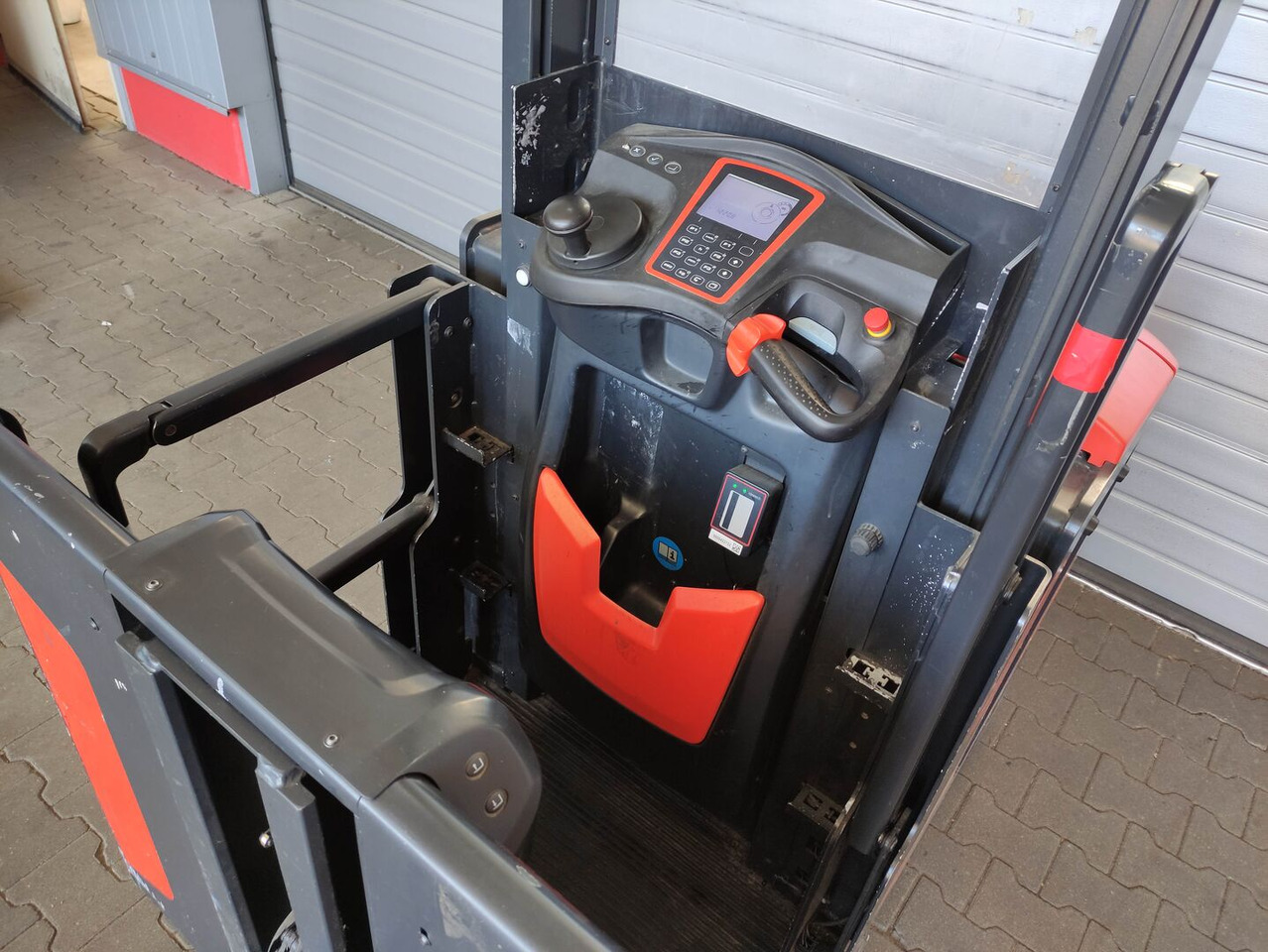Linde V10-02 - رافعات ترتيب البضائع: صور 5 Linde V10-02 - رافعات ترتيب البضائع: صور 5
