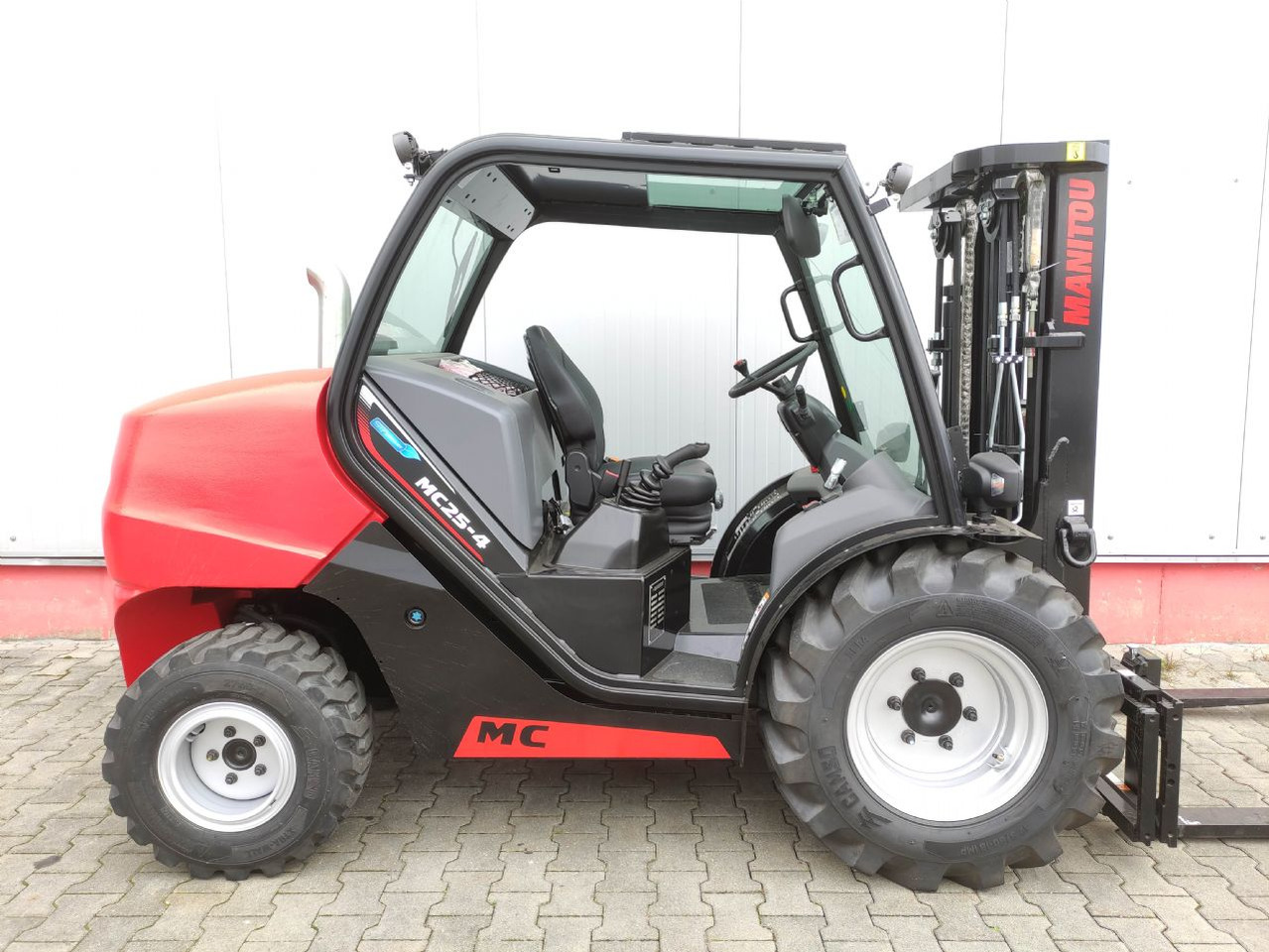 Manitou MC25-4 DK ST5 S1 (NEU) - شاحنات الطرق الوعرة: صور 2 Manitou MC25-4 DK ST5 S1 (NEU) - شاحنات الطرق الوعرة: صور 2