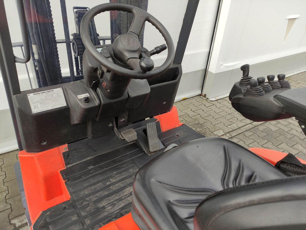 Toyota 7FBMF20 - رافعة شوكية كهربائية: صور 5 Toyota 7FBMF20 - رافعة شوكية كهربائية: صور 5