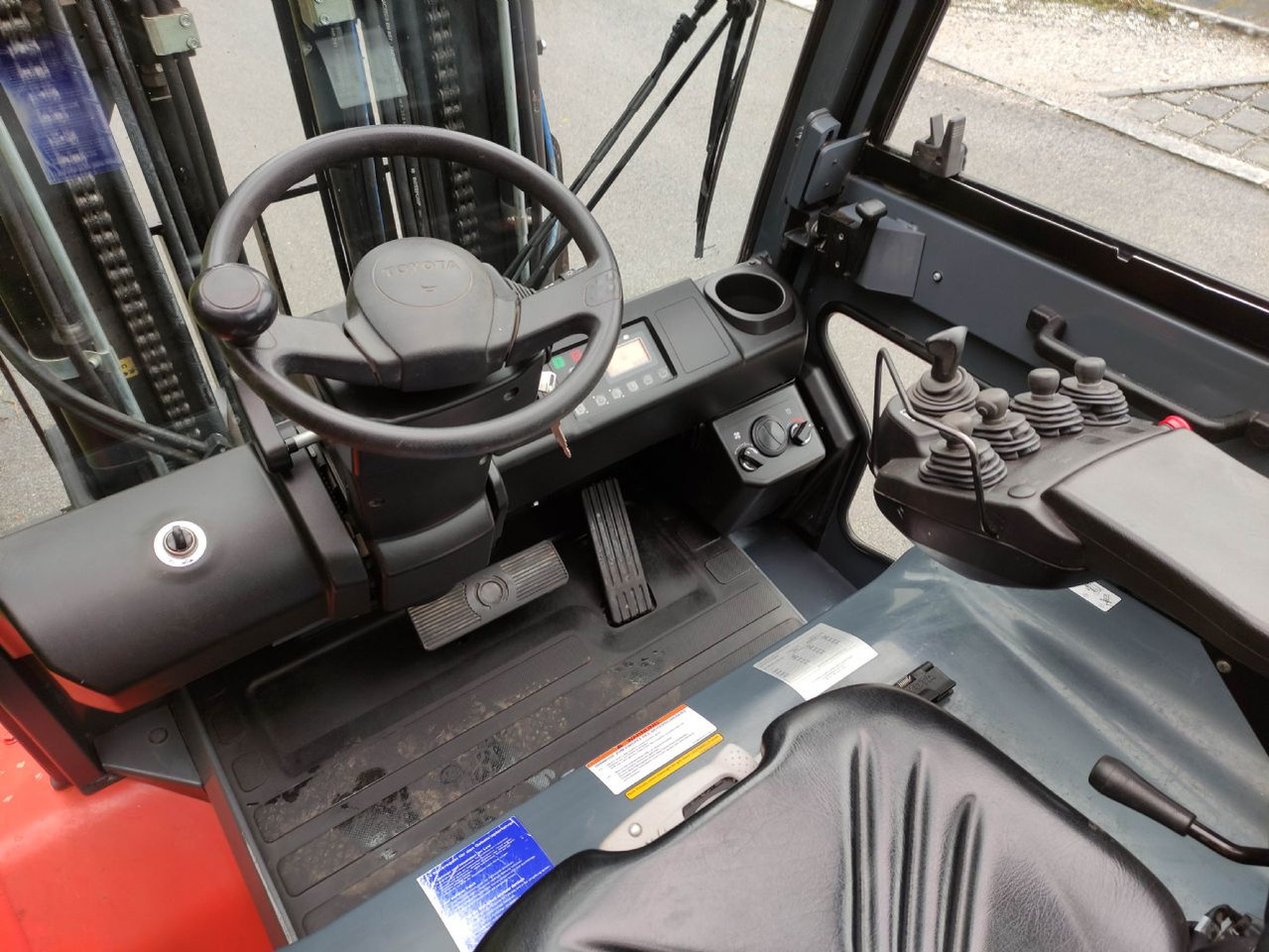 Toyota 8FBMT50 - رافعة شوكية كهربائية: صور 5 Toyota 8FBMT50 - رافعة شوكية كهربائية: صور 5