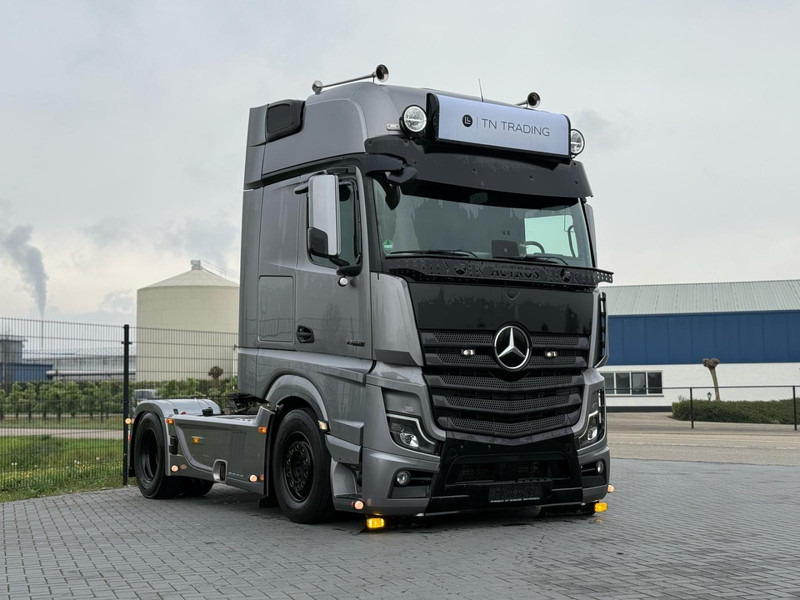 Mercedes-Benz 1863 SHOWTRUCK, VOLLUCHT, L PAKKET, HYDRAULIEK, TOPSTAAT. - شاحنة جرار: صور 1 Mercedes-Benz 1863 SHOWTRUCK, VOLLUCHT, L PAKKET, HYDRAULIEK, TOPSTAAT. - شاحنة جرار: صور 1
