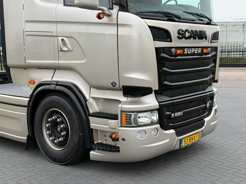 Scania R 580 SHOWTRUCK, VOLLUCHT, VOL SPOILER, RETARDER, SCHUIFSCHOTEL. - شاحنة جرار: صور 2 Scania R 580 SHOWTRUCK, VOLLUCHT, VOL SPOILER, RETARDER, SCHUIFSCHOTEL. - شاحنة جرار: صور 2