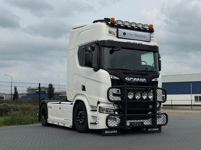 Scania R580 V8 NGS SHOWTRUCK, VOLLUCHT, PTO/HYDRAULIEK, RETARDER, PARK COOL. - شاحنة جرار: صور 1 Scania R580 V8 NGS SHOWTRUCK, VOLLUCHT, PTO/HYDRAULIEK, RETARDER, PARK COOL. - شاحنة جرار: صور 1