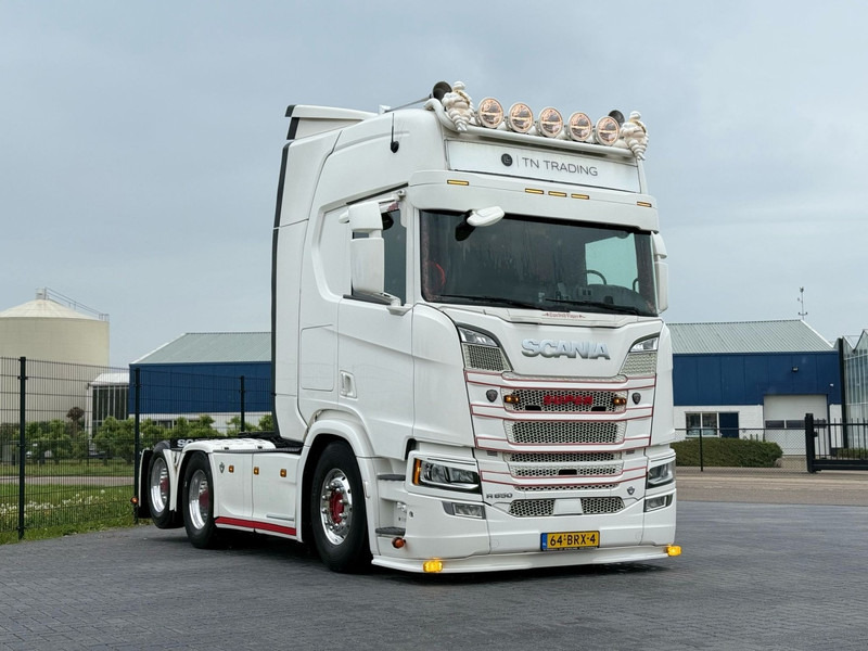 Scania R650 V8 FULL AIR, SHOW TRUCK, SPECIAL INTERIOR, DOUBLE BOOGIE - شاحنة جرار: صور 1 Scania R650 V8 FULL AIR, SHOW TRUCK, SPECIAL INTERIOR, DOUBLE BOOGIE - شاحنة جرار: صور 1