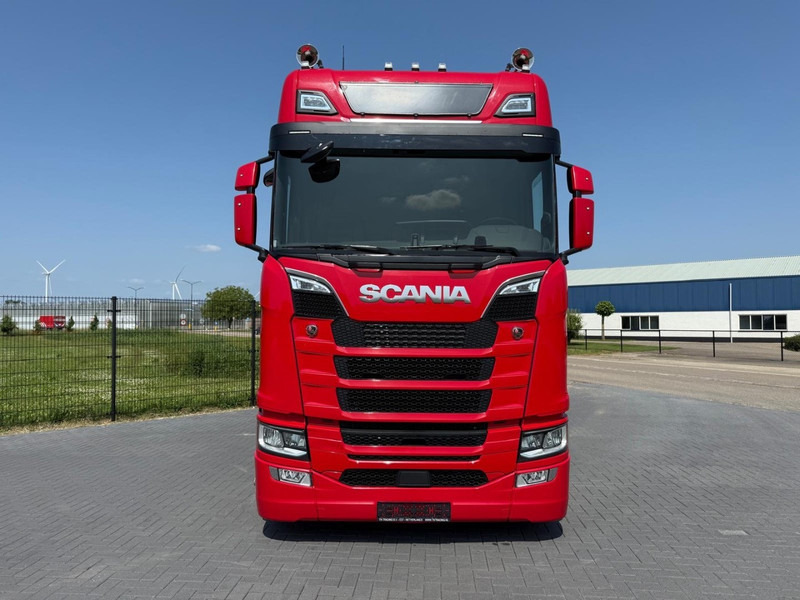 Scania S590 V8 NGS FULL AIR, ALCOA, LEATHER, HYDRAULIC, LIKE NEW. - شاحنة جرار: صور 3 Scania S590 V8 NGS FULL AIR, ALCOA, LEATHER, HYDRAULIC, LIKE NEW. - شاحنة جرار: صور 3