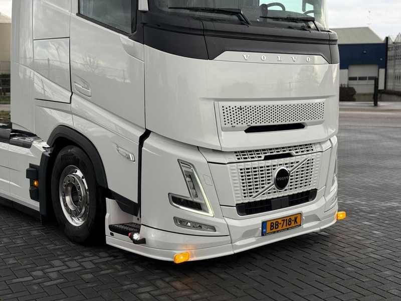 Volvo FH 13.460XL NEW, FULL AIR, ALCOA, HYDRAULIC, XL, SHOW, FULL. - شاحنة جرار: صور 4 Volvo FH 13.460XL NEW, FULL AIR, ALCOA, HYDRAULIC, XL, SHOW, FULL. - شاحنة جرار: صور 4