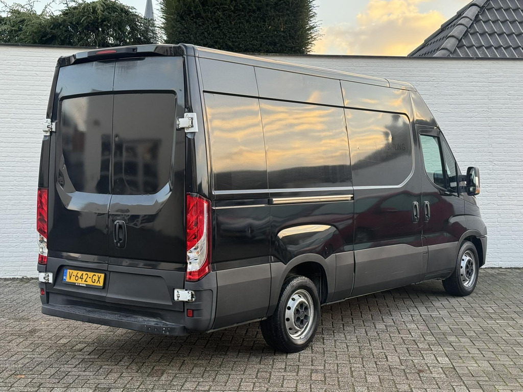 Iveco Daily-35S13V 2.3 352 H3 L Airco Cruise 3 Zits Radio cd Usb Goed onderhouden - فان: صور 2 Iveco Daily-35S13V 2.3 352 H3 L Airco Cruise 3 Zits Radio cd Usb Goed onderhouden - فان: صور 2