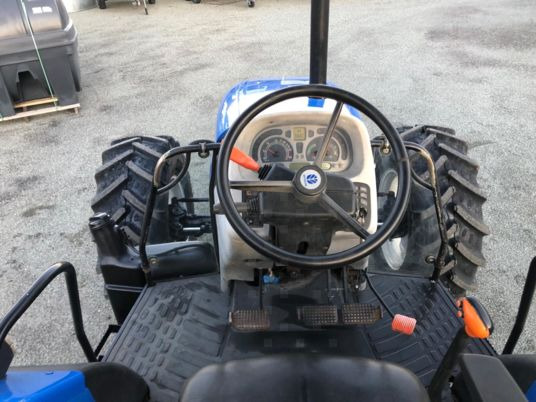 New Holland TL100A Tracteur - جرار: صور 4 New Holland TL100A Tracteur - جرار: صور 4