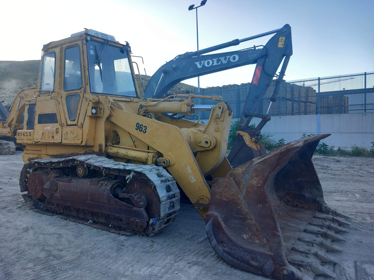 Caterpillar 963 - اللودر المجنزر: صور 4 Caterpillar 963 - اللودر المجنزر: صور 4