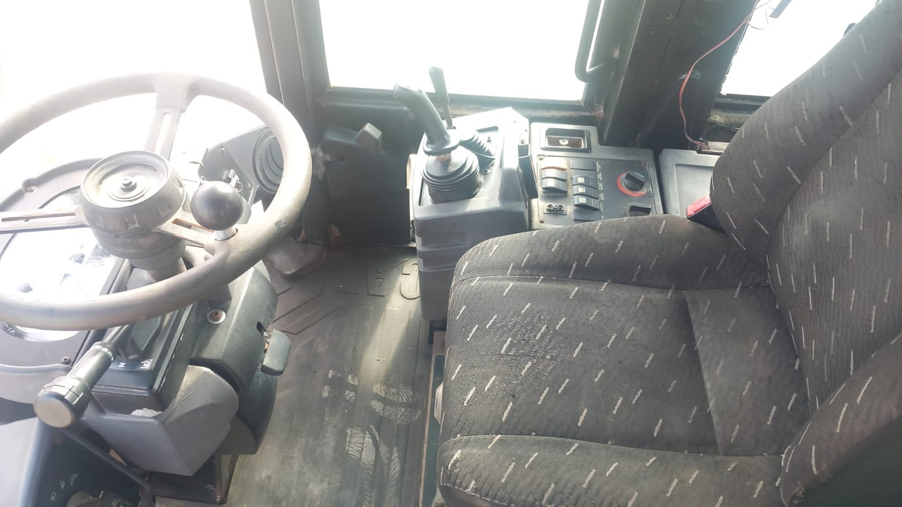 اللودر بعجل Caterpillar IT28G2: صور 6 اللودر بعجل Caterpillar IT28G2: صور 6