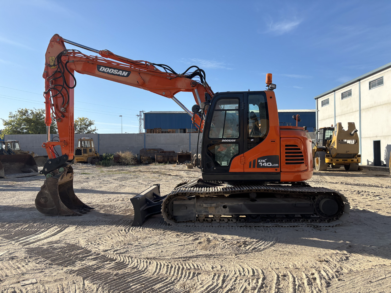 DOOSAN DX140-3 - حفارات زحافة: صور 2 DOOSAN DX140-3 - حفارات زحافة: صور 2