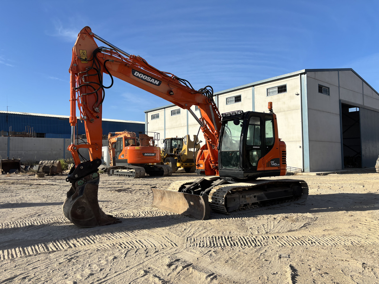 DOOSAN DX140-3 - حفارات زحافة: صور 1 DOOSAN DX140-3 - حفارات زحافة: صور 1