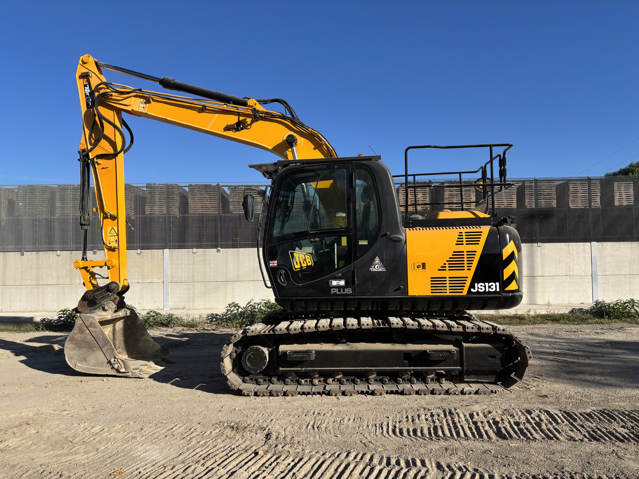 JCB JS131LC - حفارات زحافة: صور 2 JCB JS131LC - حفارات زحافة: صور 2