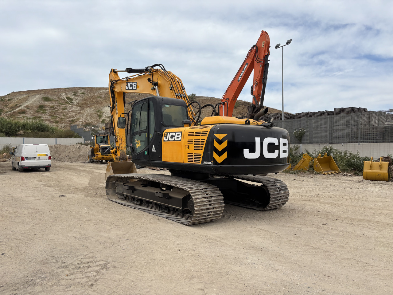 JCB JS220LC - حفارات زحافة: صور 3 JCB JS220LC - حفارات زحافة: صور 3