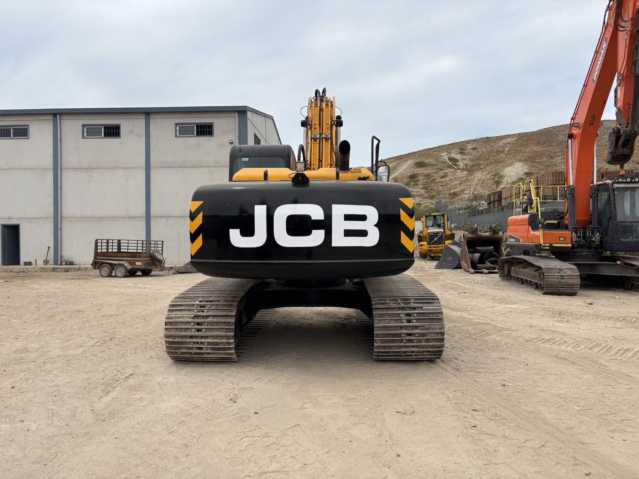 JCB JS220LC - حفارات زحافة: صور 4 JCB JS220LC - حفارات زحافة: صور 4