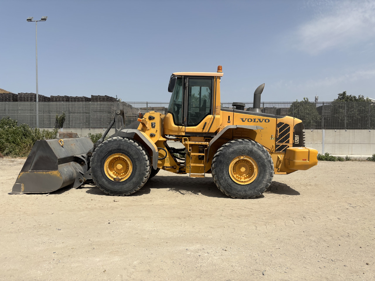 VOLVO L120F - آلات البناء: صور 2 VOLVO L120F - آلات البناء: صور 2