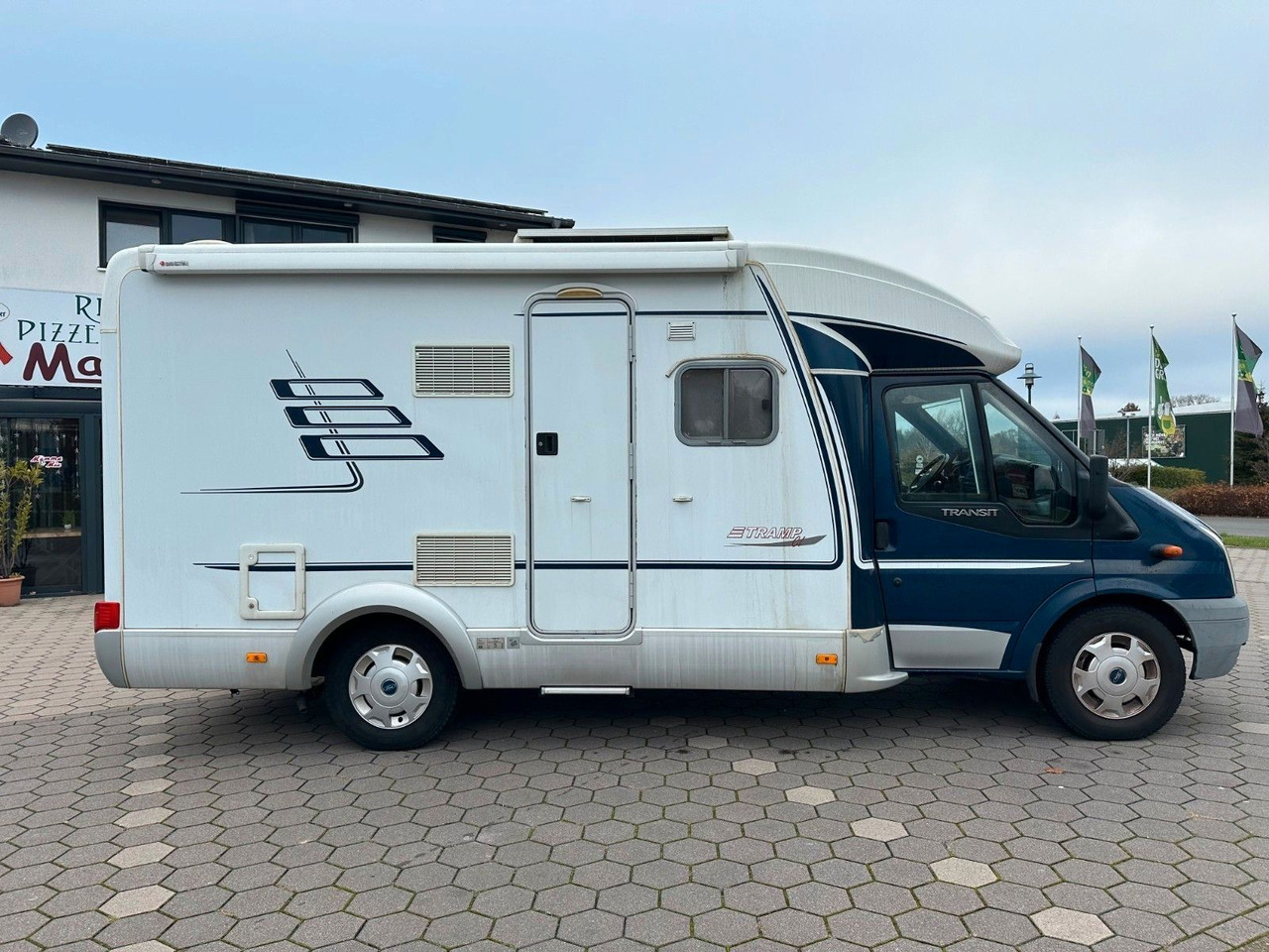HYMER / ERIBA / HYMERCAR TRAMP T 572 CL/Festbett/Klima/Markise HYMER / ERIBA / HYMERCAR TRAMP T 572 CL/Festbett/Klima/Markise - موتر هوم شبه متكامل: صور 3 HYMER / ERIBA / HYMERCAR TRAMP T 572 CL/Festbett/Klima/Markise HYMER / ERIBA / HYMERCAR TRAMP T 572 CL/Festbett/Klima/Markise - موتر هوم شبه متكامل: صور 3