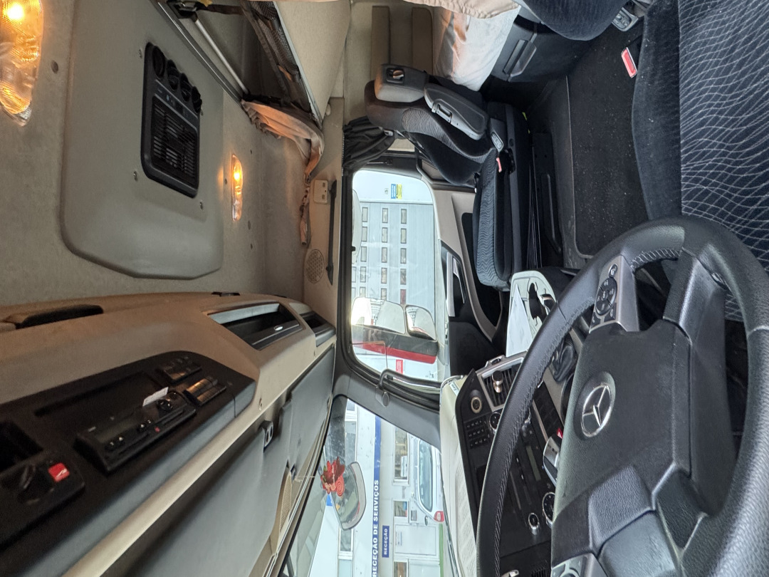 Mercedes Actros 510 1851 - شاحنة جرار: صور 4 Mercedes Actros 510 1851 - شاحنة جرار: صور 4
