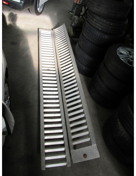 Rijplaten Rijplaten Aluminium L: 268 CM // B: 30 CM - منحدر تحميل: صور 2 Rijplaten Rijplaten Aluminium L: 268 CM // B: 30 CM - منحدر تحميل: صور 2