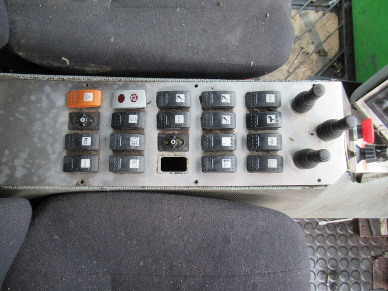 سياره كنس شوارع TENNANT HMF 214 Veegmachine, DEFECT / FOR PARTS: صور 12
