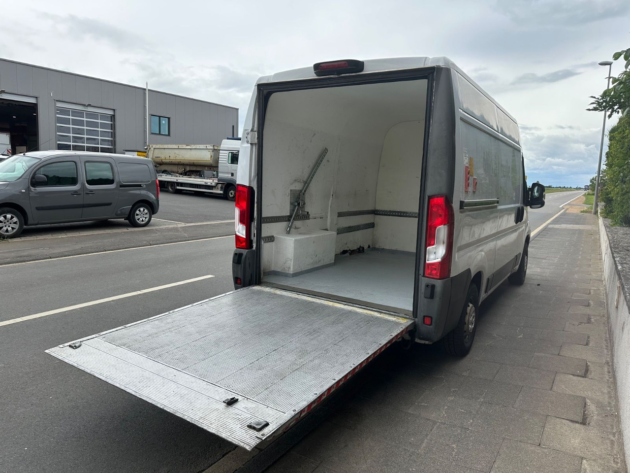 Fiat Ducato130*Automatik*Ladebordwand/LBW 500Kg - فان: صور 3 Fiat Ducato130*Automatik*Ladebordwand/LBW 500Kg - فان: صور 3