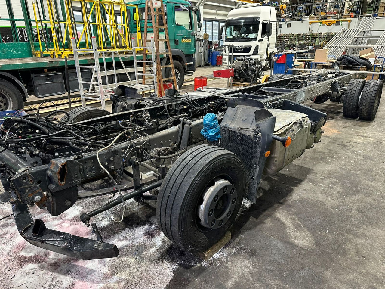 Iveco 110EL25 Unfallchassis ohne Motor/Getriebe - الشاسيه شاحنة: صور 4 Iveco 110EL25 Unfallchassis ohne Motor/Getriebe - الشاسيه شاحنة: صور 4