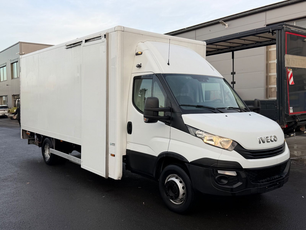 Iveco 70C18 HiMatic, Klima, Luftfederung, Lbw 5x units - الشاحنات الصغيرة صندوق مغلق: صور 1 Iveco 70C18 HiMatic, Klima, Luftfederung, Lbw 5x units - الشاحنات الصغيرة صندوق مغلق: صور 1