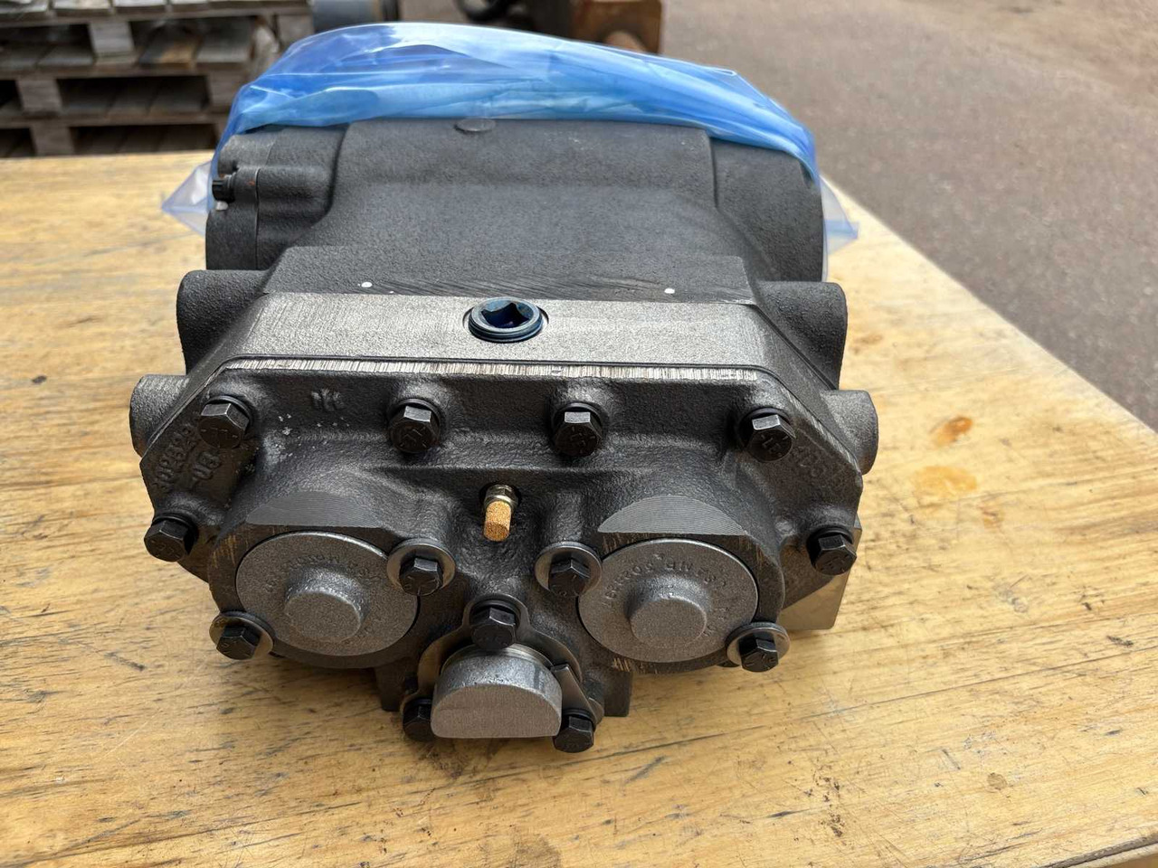 Air Dryer Compressor Cummins ST-676 - كمبروسر مكيف: صور 3 Air Dryer Compressor Cummins ST-676 - كمبروسر مكيف: صور 3