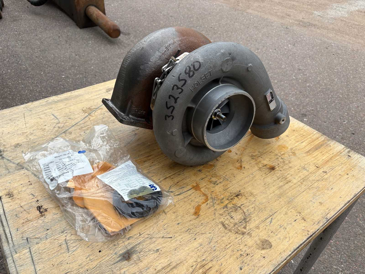 Industrial Turbo Holset HX80/HC5A - الشاحن التوربيني - آلات البناء: صور 1 Industrial Turbo Holset HX80/HC5A - الشاحن التوربيني - آلات البناء: صور 1