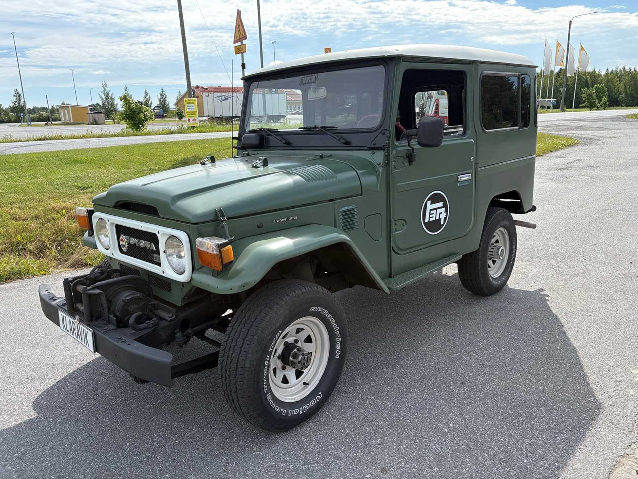 Vintage car Toyota Land Cruiser BJ40 - سيارة دفع رباعي: صور 1 Vintage car Toyota Land Cruiser BJ40 - سيارة دفع رباعي: صور 1