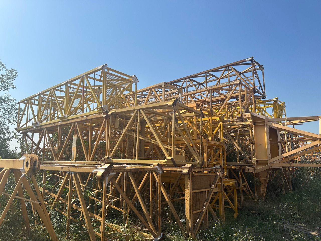 LIEBHERR 120 HC sections 1,8 m x 1,8 m & 256 HC 2,3 m x 2,3 m - رافعة برجية: صور 1 LIEBHERR 120 HC sections 1,8 m x 1,8 m & 256 HC 2,3 m x 2,3 m - رافعة برجية: صور 1