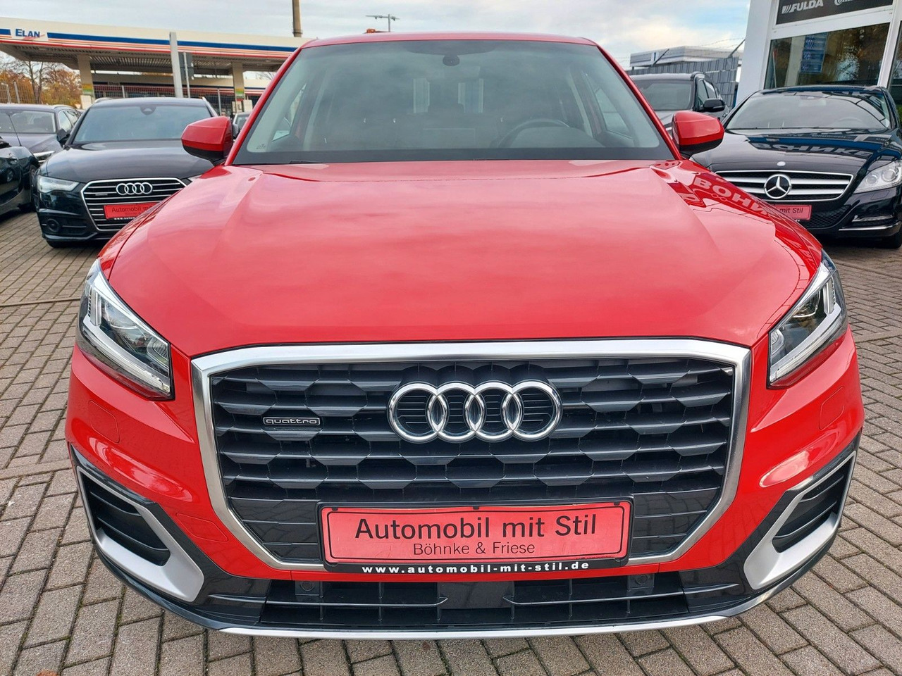 Audi Q2 40 TFSI quattro sport LED Leder Kamera AHK - سيارة دفع رباعي: صور 4 Audi Q2 40 TFSI quattro sport LED Leder Kamera AHK - سيارة دفع رباعي: صور 4