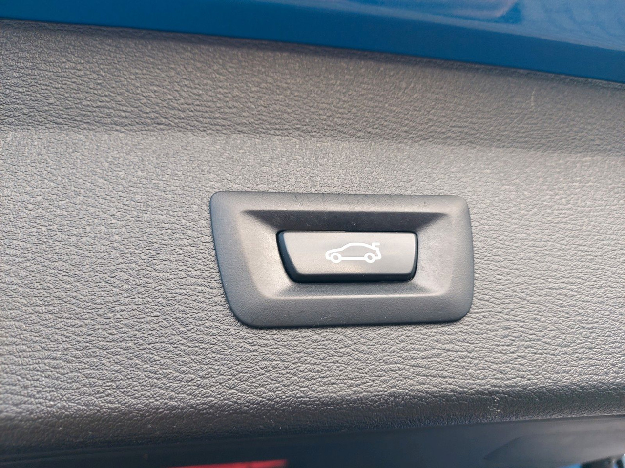 سيارة دفع رباعي BMW X1 xDrive 20d M Sport LED SPORT 4X4 Alcantara: صور 6 سيارة دفع رباعي BMW X1 xDrive 20d M Sport LED SPORT 4X4 Alcantara: صور 6