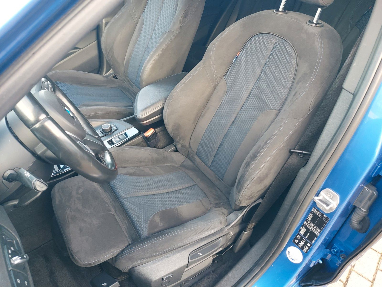 سيارة دفع رباعي BMW X1 xDrive 20d M Sport LED SPORT 4X4 Alcantara: صور 17 سيارة دفع رباعي BMW X1 xDrive 20d M Sport LED SPORT 4X4 Alcantara: صور 17