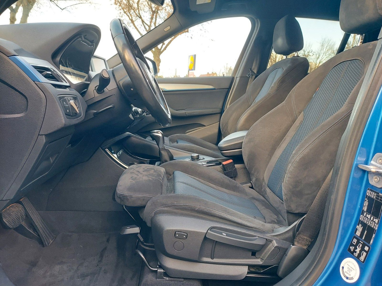 سيارة دفع رباعي BMW X1 xDrive 20d M Sport LED SPORT 4X4 Alcantara: صور 11 سيارة دفع رباعي BMW X1 xDrive 20d M Sport LED SPORT 4X4 Alcantara: صور 11