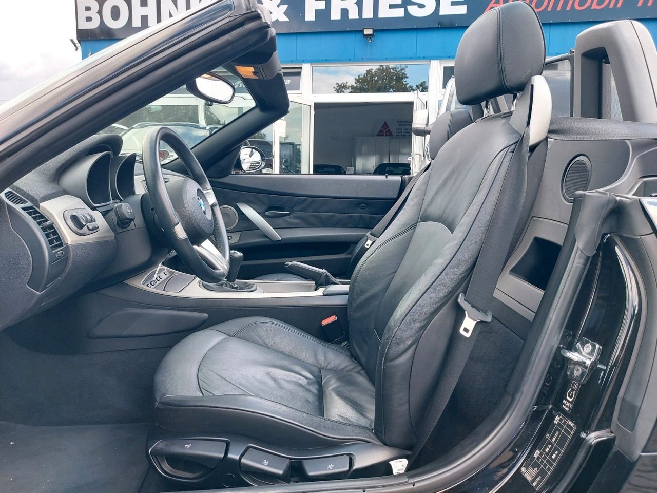 كابريوليه BMW Z4 2.2i Roadster Cabrio M-Sport Klima Sitzheiz: صور 15 كابريوليه BMW Z4 2.2i Roadster Cabrio M-Sport Klima Sitzheiz: صور 15