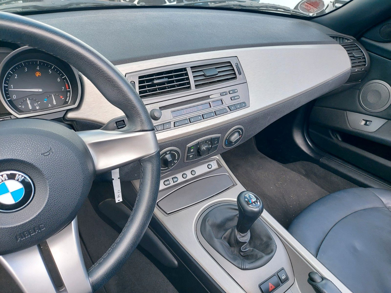 كابريوليه BMW Z4 2.2i Roadster Cabrio M-Sport Klima Sitzheiz: صور 17 كابريوليه BMW Z4 2.2i Roadster Cabrio M-Sport Klima Sitzheiz: صور 17