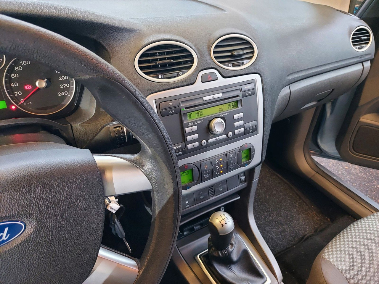 Ford Focus Turnier Fun X Klima Sitzheizung - سيارة ستيشن: صور 2 Ford Focus Turnier Fun X Klima Sitzheizung - سيارة ستيشن: صور 2