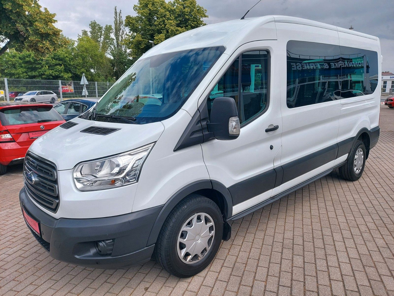 Ford Transit Kombi 350 L3 hoch Trend Rollstuhl Lift - ميكروباص: صور 2 Ford Transit Kombi 350 L3 hoch Trend Rollstuhl Lift - ميكروباص: صور 2