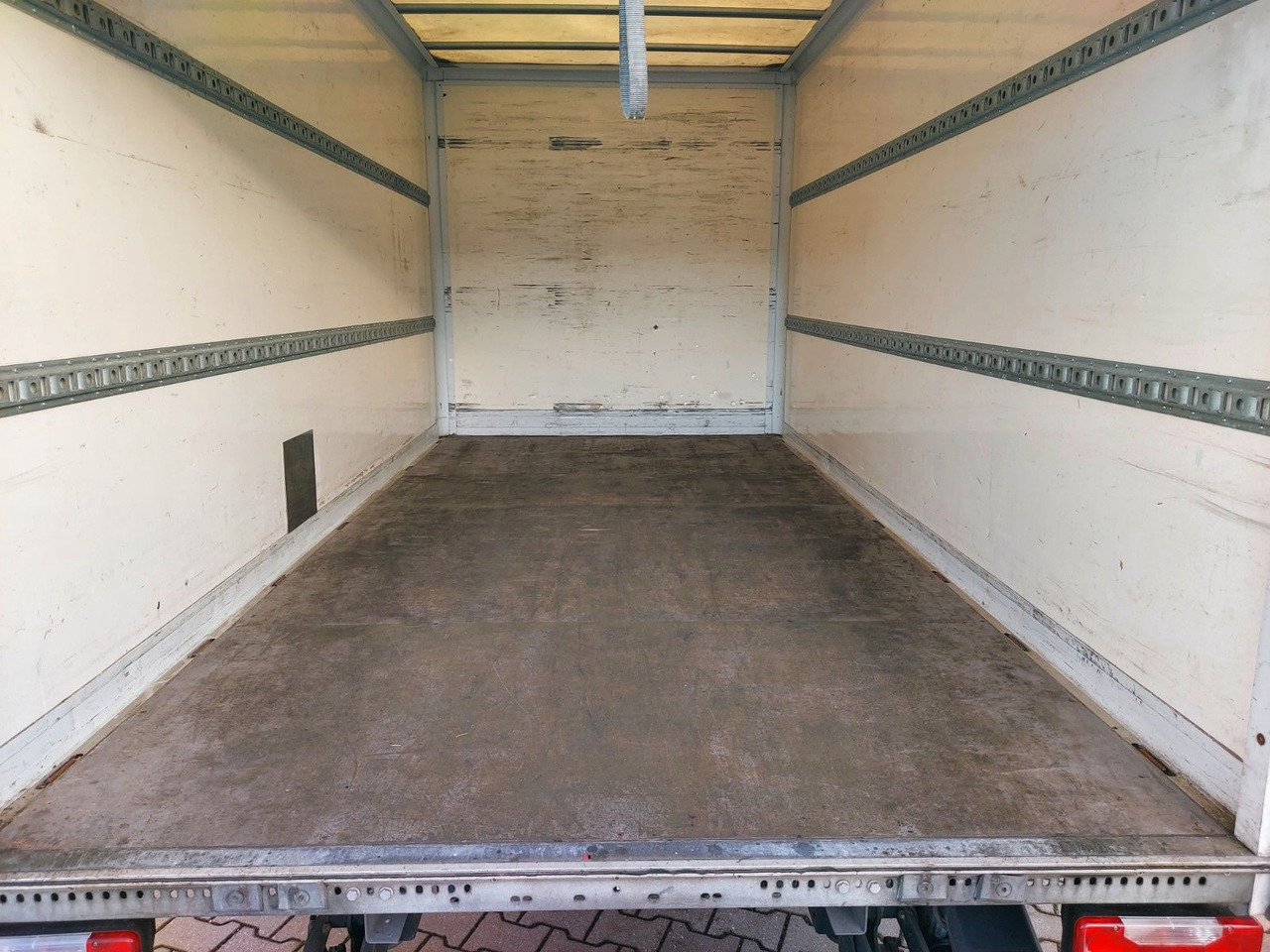 Iveco Daily 35s16 KOFFER LBW KLIMA - الشاحنات الصغيرة صندوق مغلق: صور 4 Iveco Daily 35s16 KOFFER LBW KLIMA - الشاحنات الصغيرة صندوق مغلق: صور 4