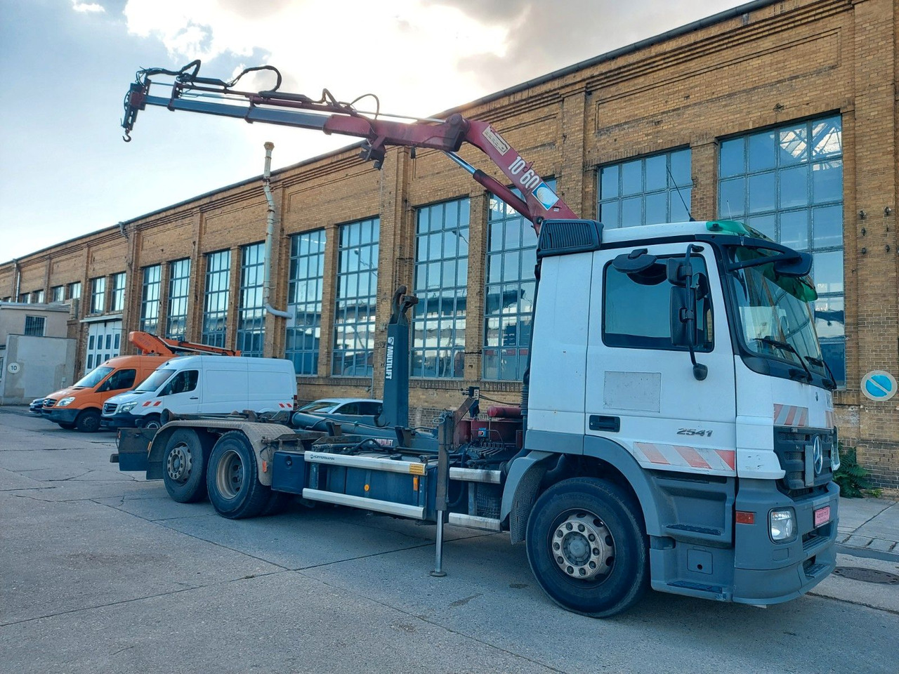 Mercedes-Benz Actros 6-Zyl. 2541 HMF KRAN ABROLLKIPPER - شاحنة ذات الخطاف, شاحنة كرين: صور 1 Mercedes-Benz Actros 6-Zyl. 2541 HMF KRAN ABROLLKIPPER - شاحنة ذات الخطاف, شاحنة كرين: صور 1