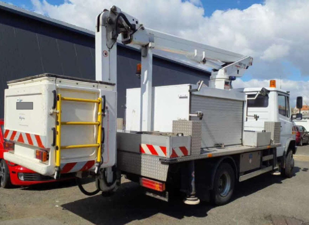 Mercedes-Benz VARIO 814D HUBARBEITS WUMAG 155T 4X4 ALLRAD - مصاعد الازدهار محمولة على شاحنة: صور 3 Mercedes-Benz VARIO 814D HUBARBEITS WUMAG 155T 4X4 ALLRAD - مصاعد الازدهار محمولة على شاحنة: صور 3
