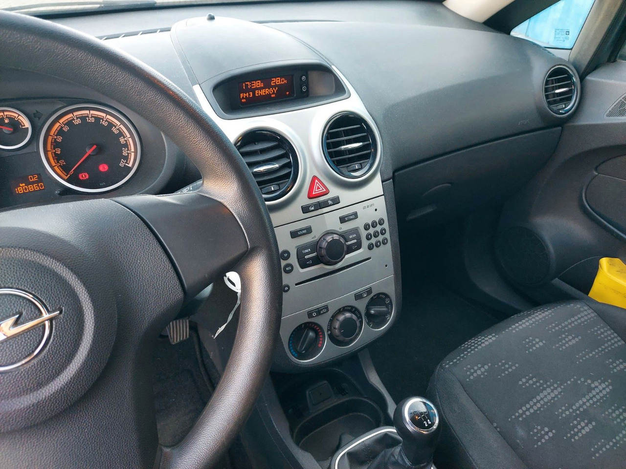 Opel Corsa D Edition Klima - سيارة: صور 5 Opel Corsa D Edition Klima - سيارة: صور 5