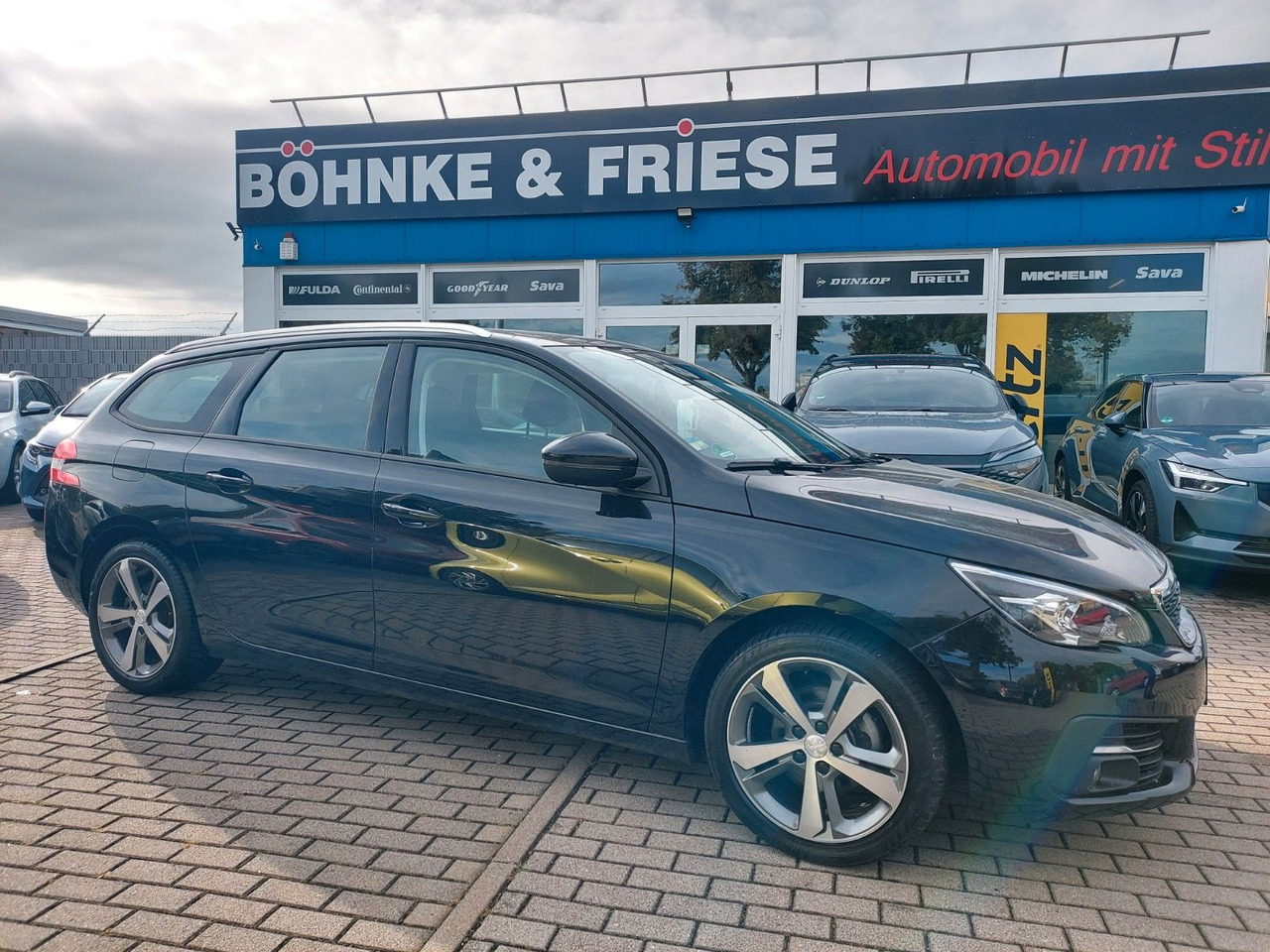 Peugeot 308 SW Active Business Panorama DAB Navi LED - سيارة ستيشن: صور 2 Peugeot 308 SW Active Business Panorama DAB Navi LED - سيارة ستيشن: صور 2