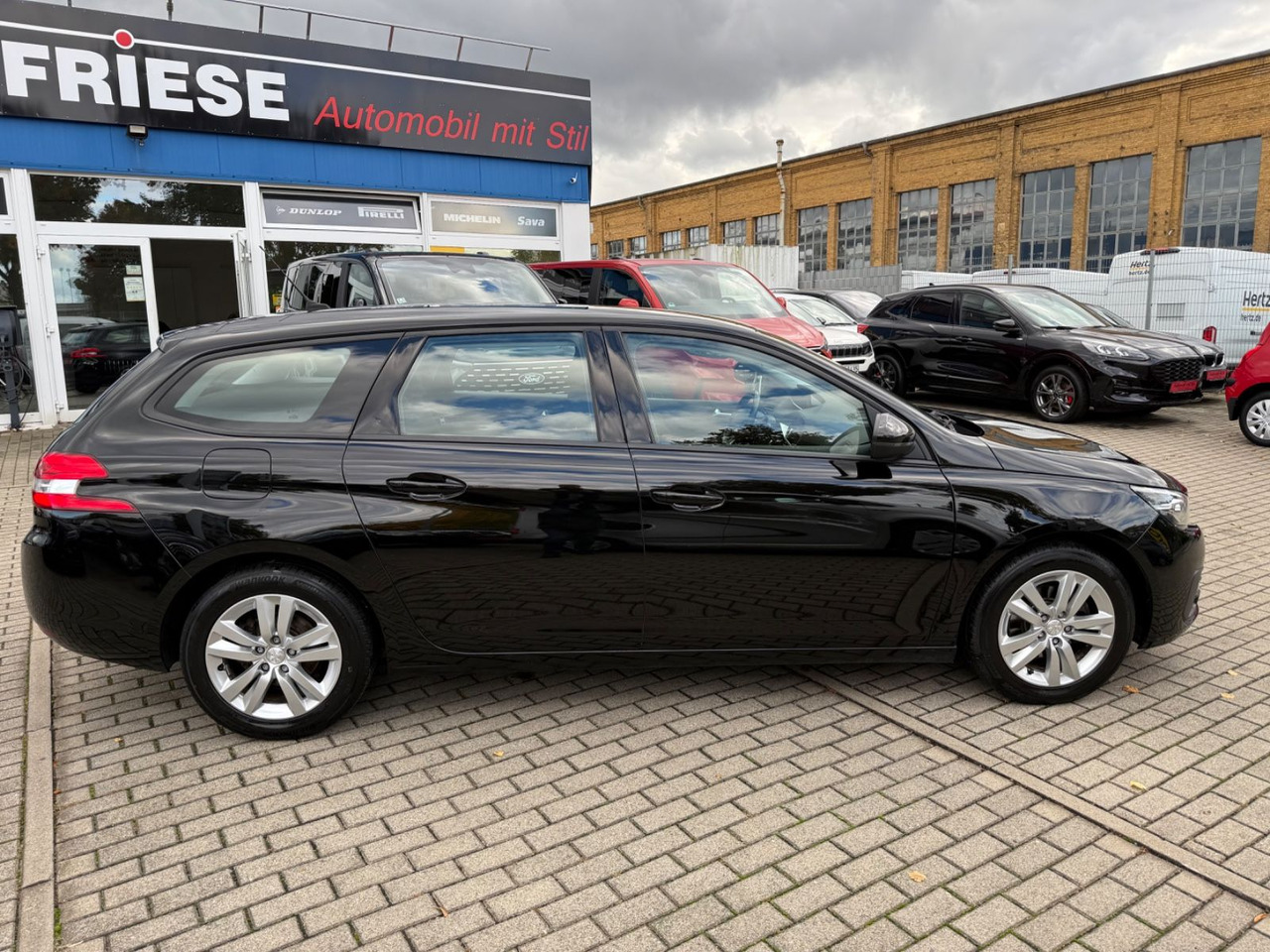 Peugeot 308 SW Active TEMPOMAT NAVI KLIMAA NAVI - سيارة ستيشن: صور 3 Peugeot 308 SW Active TEMPOMAT NAVI KLIMAA NAVI - سيارة ستيشن: صور 3