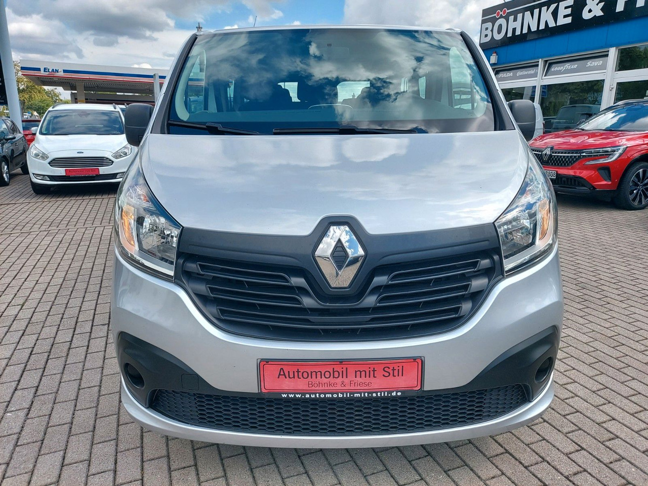 Renault Trafic Combi L1H1 2,7t Expression Klima - ميكروباص: صور 3 Renault Trafic Combi L1H1 2,7t Expression Klima - ميكروباص: صور 3