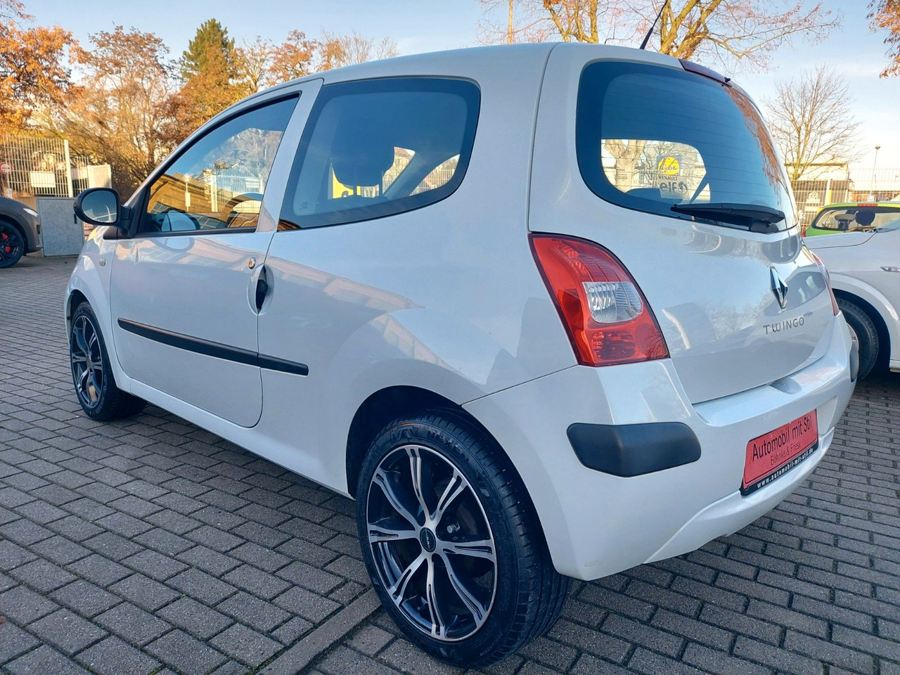 Renault Twingo Authentique 8x Räder - سيارة: صور 4 Renault Twingo Authentique 8x Räder - سيارة: صور 4